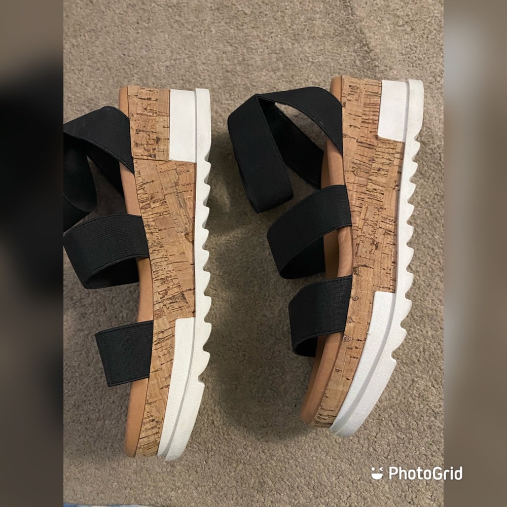 Sandals - Picture 3 of 4